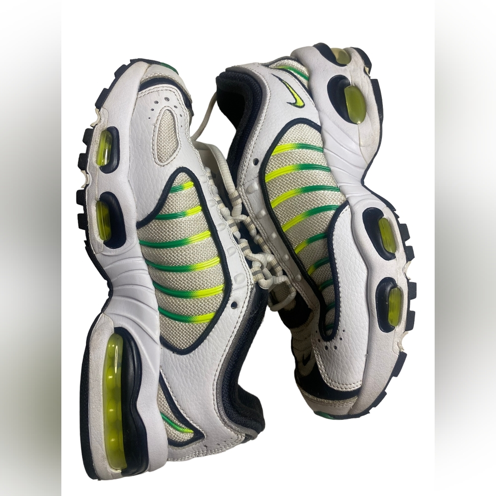 nike tailwind